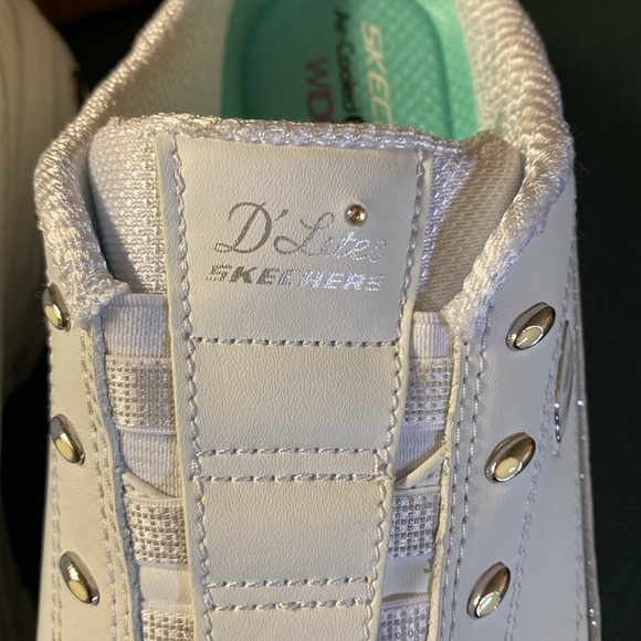 Sketcher's D-Lites Slip-on's - Picture 2 of 8